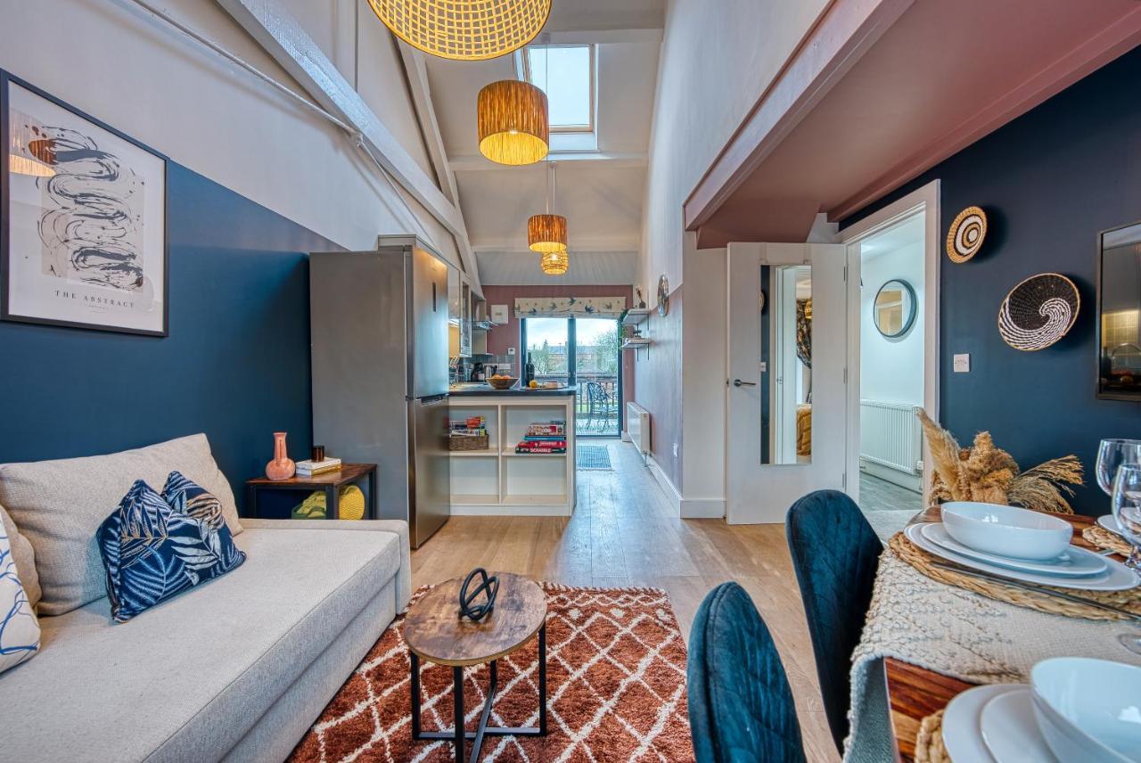 Ashcroft Loft By Timeless Stays - Stunning 3 Bedroom, 2 Bathrooms, Charming Central Apartment Featuring A Balcony Cirencester Exterior foto