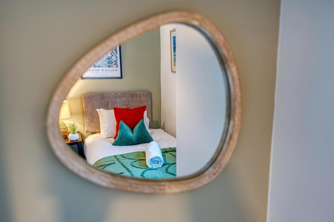 Ashcroft Loft By Timeless Stays - Stunning 3 Bedroom, 2 Bathrooms, Charming Central Apartment Featuring A Balcony Cirencester Exterior foto
